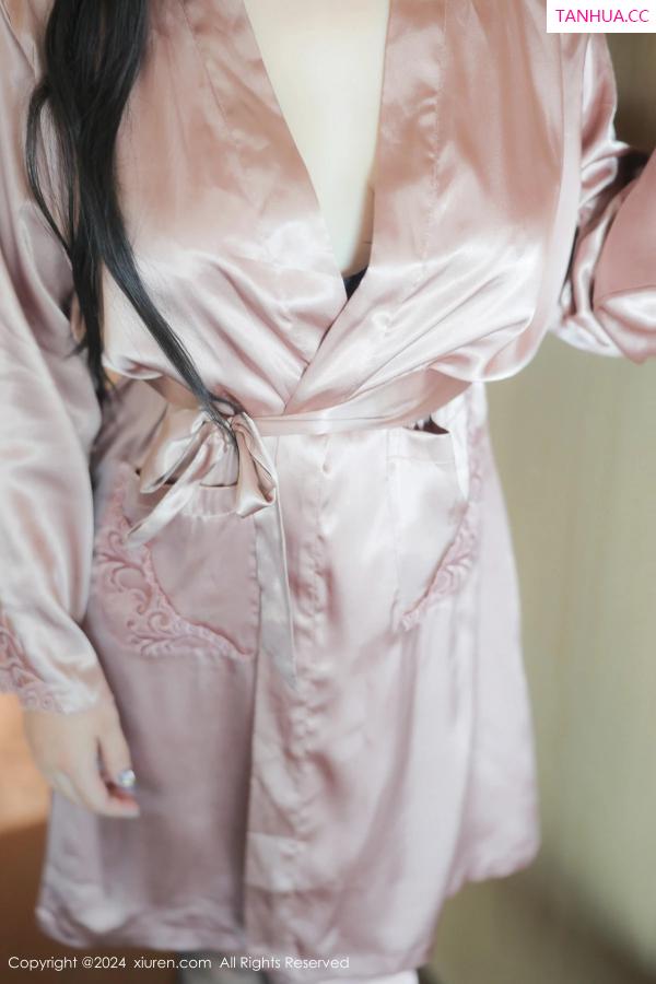 [XiuRen]高清写真图 2024.09.14 No.9159 白洁Bessie 黑丝美腿